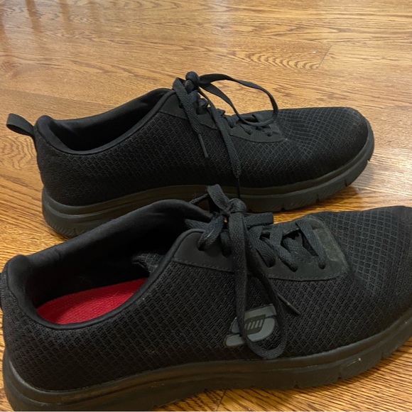 Skechers work slip resistant shoes - Picture 3 of 5